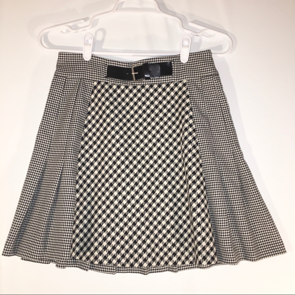 ZARA WOMAN Houndtooth Pleated Skirt Buckle…